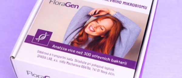 Vyšetření FloraGen se zaměřuje na analýzu střevního mikrobiomu, který má zásadní vliv na trávení, imunitu i celkové zdraví organismu. Správně provedený odběr vzorku stolice je klíčovým krokem pro přesné vyhodnocení složení střevních bakterií. V článku se dozvíte, jak odběr probíhá, co obsahuje odběrová souprava a na co si dát pozor před i po odběru.