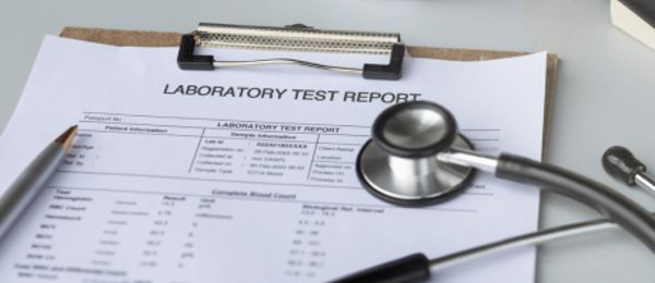 Výsledková zpráva laboratorního vyšetření obsahuje všechny důležité informace o odběru, o vás jako pacientovi a samozřejmě o samotných výsledcích. Níže přehledně popisujeme jednotlivé části zprávy, abyste se v ní snadno zorientovali.